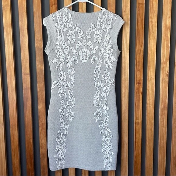 Floral textured fitted mini dress grey white size small - Picture 2 of 4